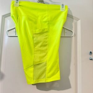 Fabletics shorts with pockets 
Color: highlighter yellow